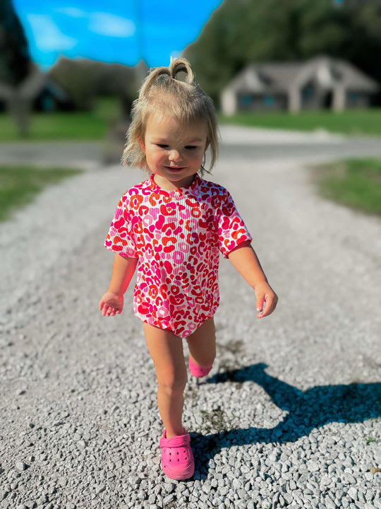 Ribbed pink and orange leopard bubble
