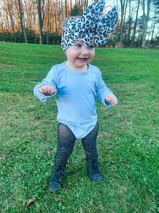 Gray long sleeve leo