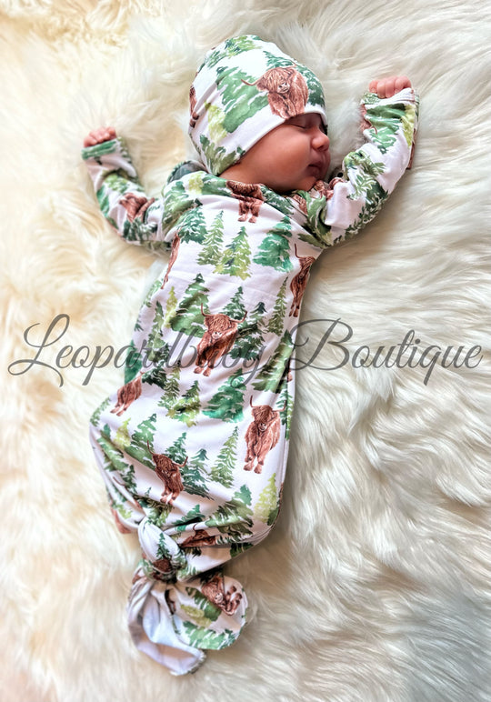 Highland Forrest knotted gown and hat set