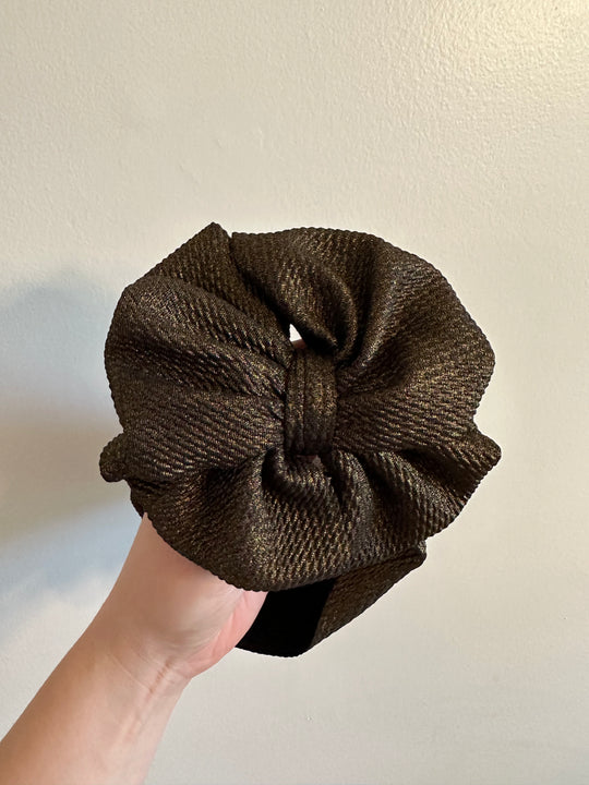 Black and gold shimmer messy wrap