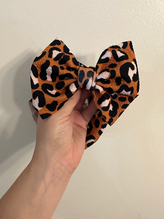 Creamy leopard classic bow
