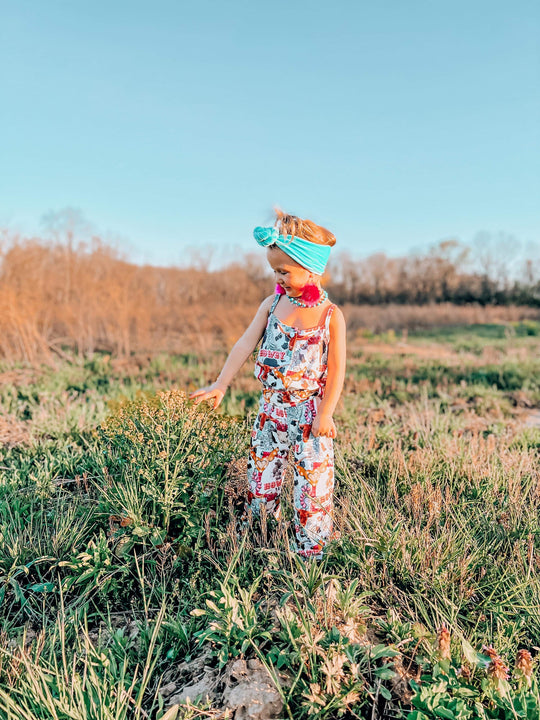Howdy collage jumper with tie