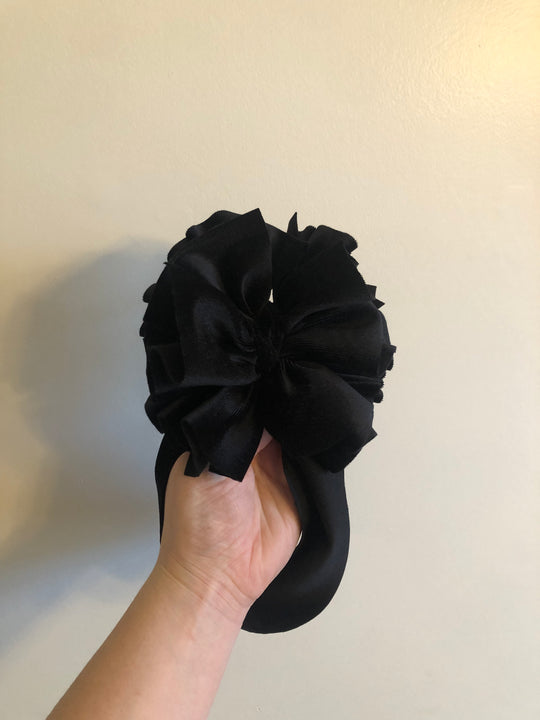 MOONS BOWS Shredded black velvet wrap
