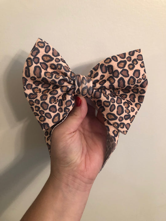 Leopard glitter insp classic bow