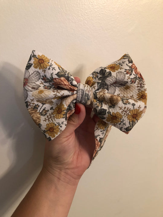 Vintage yellow floral classic bow